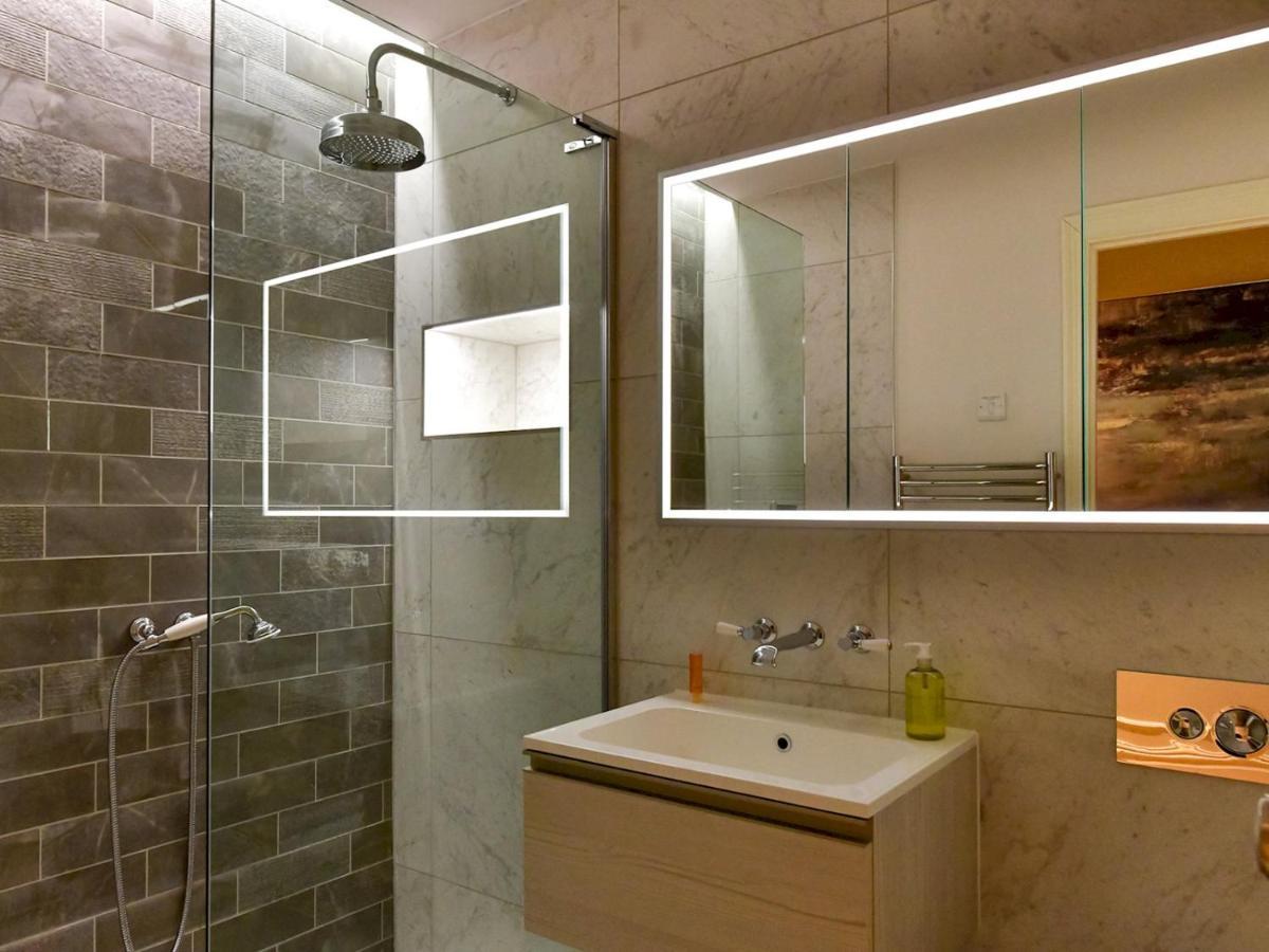 Pass The Keys Beautiful 2 Bed Apartment With Parking In The Bay Кардиф Екстериор снимка